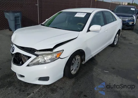 2011 Toyota Camry Le z USA, uszkodzony, nr VIN 4T1BF3EKXBU682749